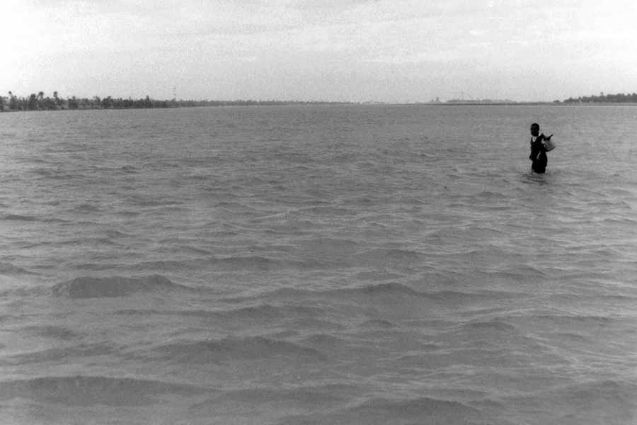« En traversant la lagune... » -  Port de Commerce - 1992